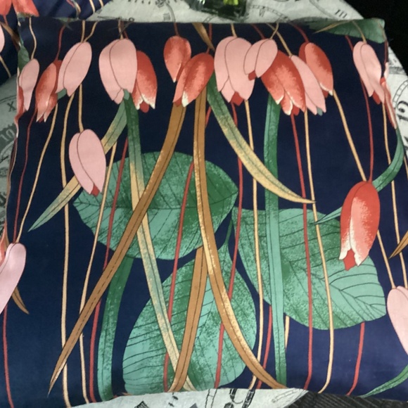 TULIP PILLOWS LARGE CUSTOM MADE.  MUST SEE - Picture 5 of 7